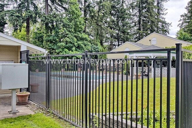 Building Photo - 13216 NE Salmon Creek Ave