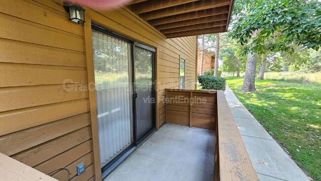 Building Photo - 3335 S Ammons St