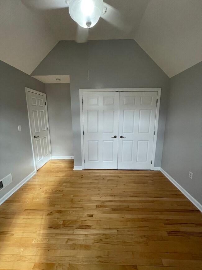 Building Photo - 1513 King Henry Dr