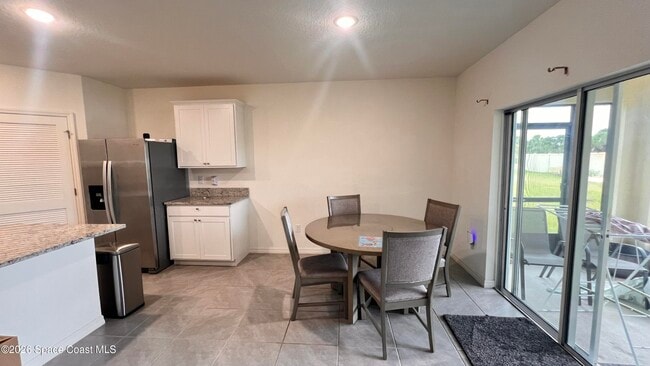 Building Photo - 1322 McFarland Dr