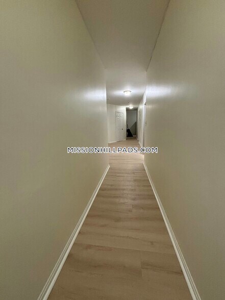 Building Photo - 1460 Tremont St