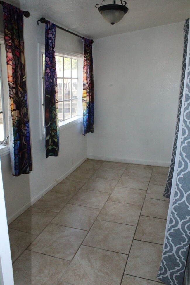 Building Photo - 1 Bedroom, 1 Bathroom House in Antioch wit...