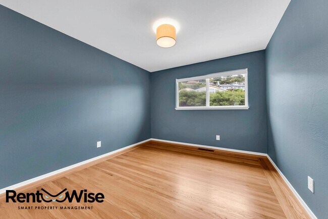 Building Photo - 315 Crestmont Dr