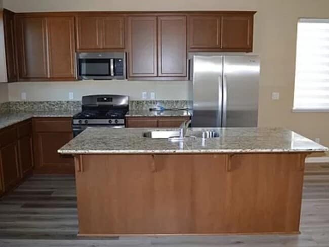 Building Photo - 4450 Lacy Ln