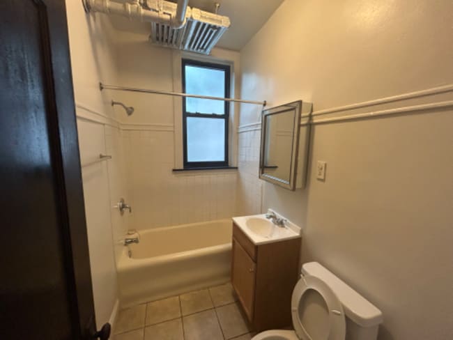 Building Photo - 5958 W Fillmore St