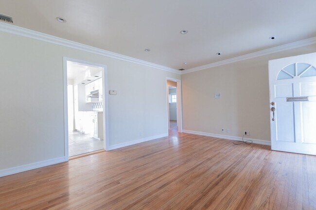 Building Photo - Beautiful single family house for rent