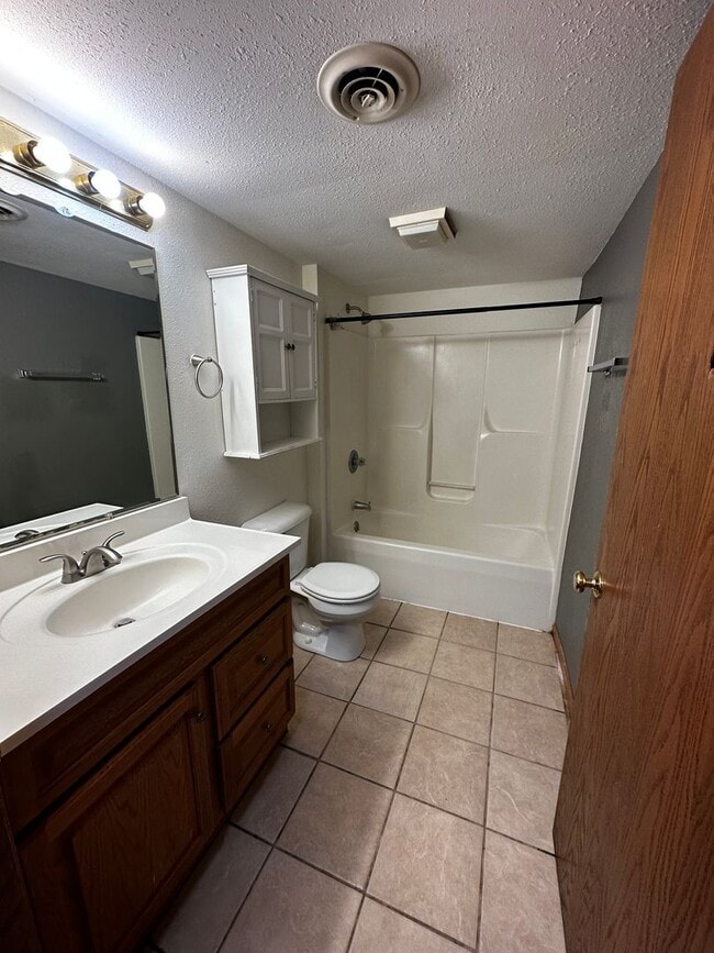 Building Photo - 138-138 Talon Pl