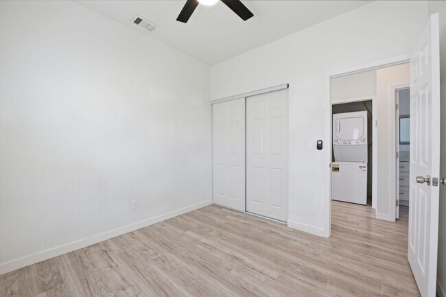 Building Photo - 6330 Mesita Dr