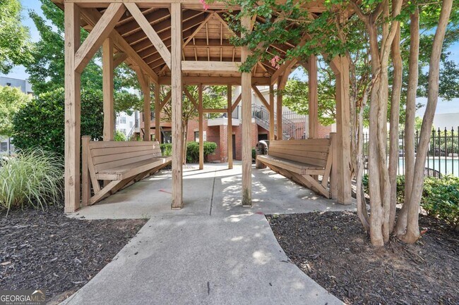 Building Photo - 898 Oak St SW