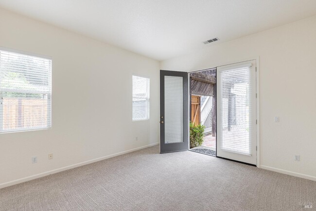 Building Photo - 201 Spur Ridge Ln