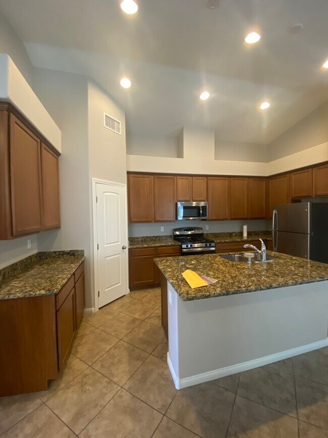 Building Photo - Spacious 4-Bed, 3-Bath Home in Southwest Las Vegas!