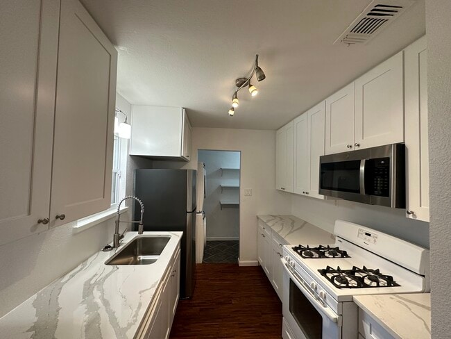 Building Photo - 5346 Westminster Dr