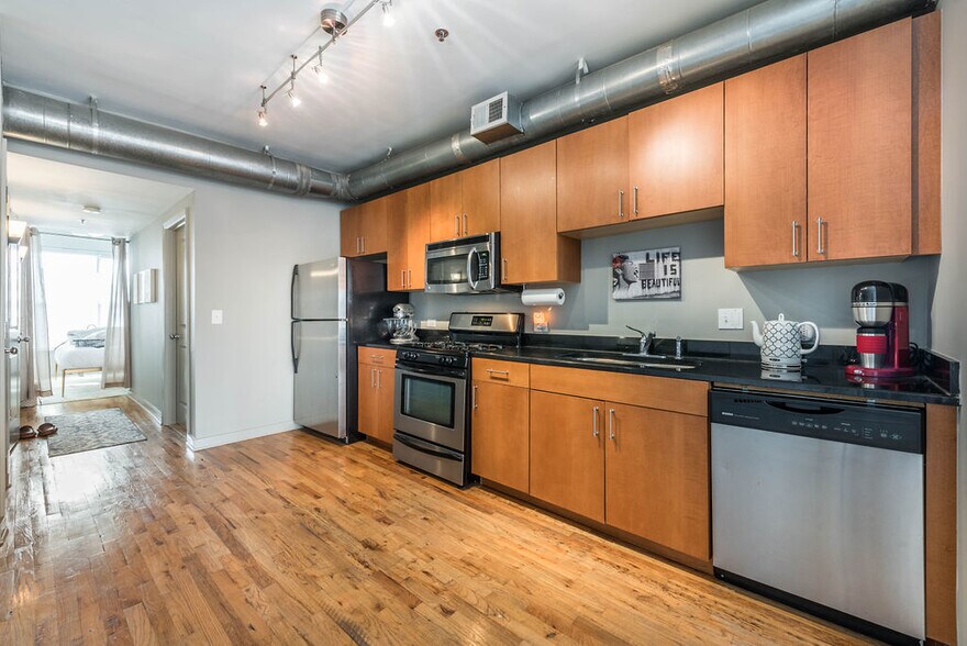 Kitchen - 238 Walker St SW