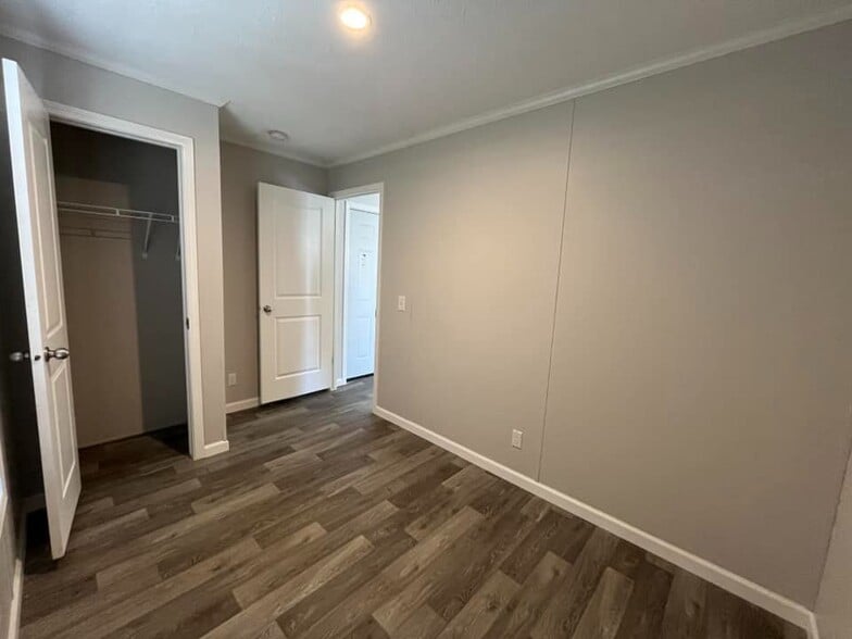 Building Photo - 1915 SW 12th St