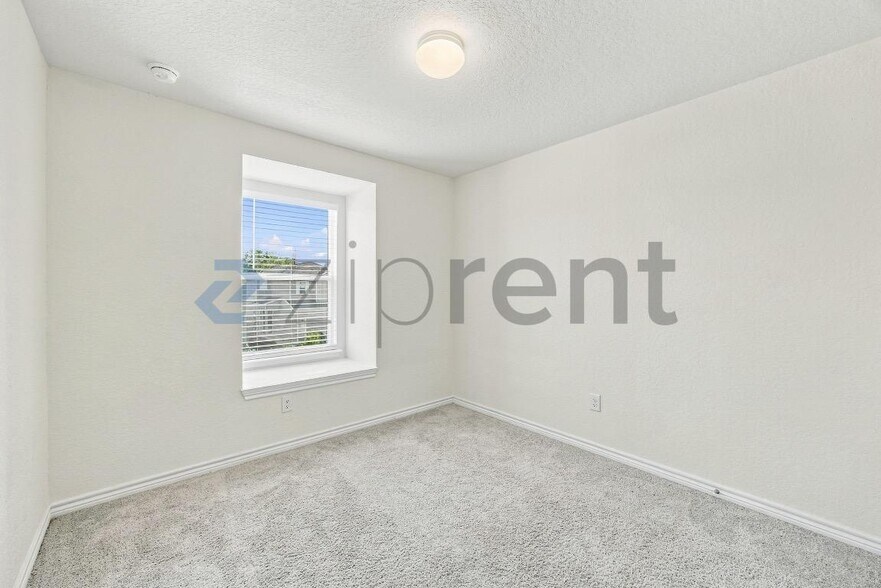 Building Photo - Unit 1