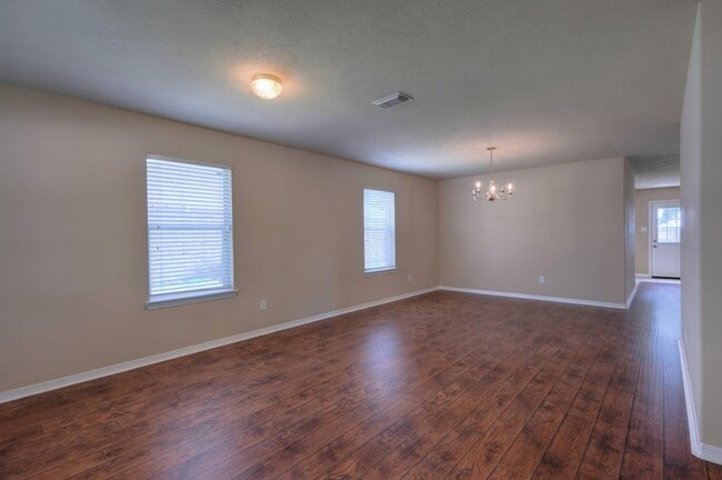 Building Photo - 21803 Manor Ct Dr