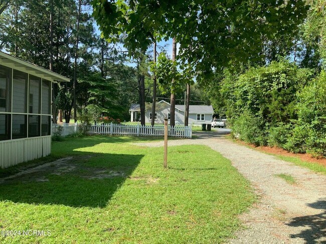 Building Photo - 1101 N Poplar St