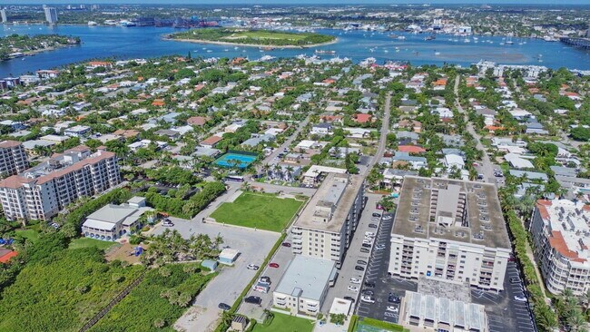 Building Photo - 125 S Ocean Ave