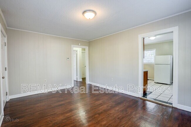 Building Photo - 604 Melba Ave