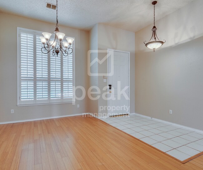 Building Photo - $2600! Beautiful 3 Bed, 2 Bath home in desirable PLANO! Tour Now!