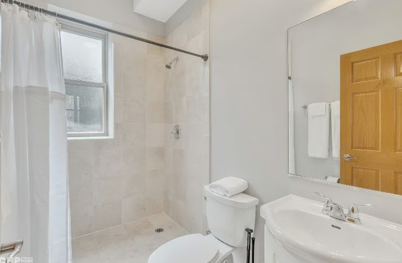 Building Photo - 1353 S California Ave