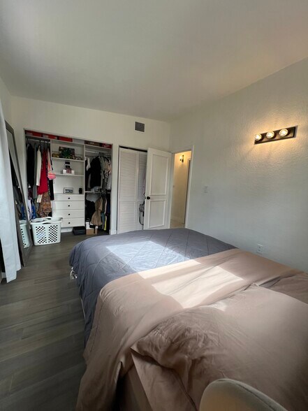 Building Photo - 4170 NE 15th Ave