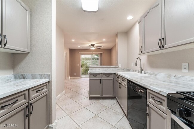 Building Photo - 8449 Majestic View Ave