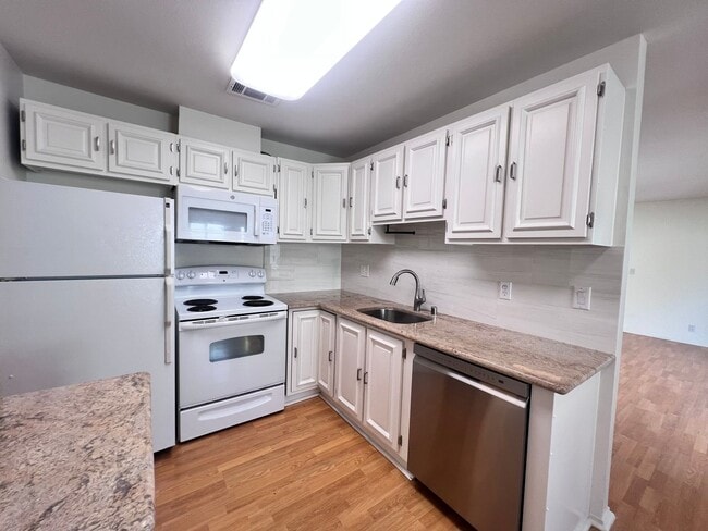 Building Photo - BRIGHT & SPACIOUS 3BD/2BA TOWNHOME IN PLEASANTON CA!!!