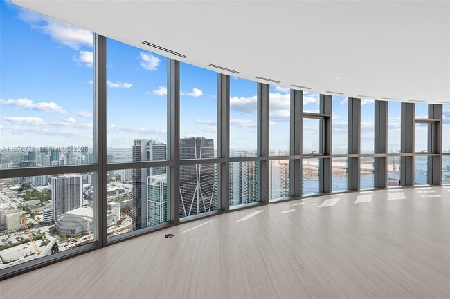 Building Photo - 851 NE 1st Ave