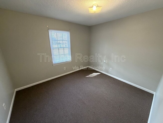 Building Photo - 2247 Sherwood Ave