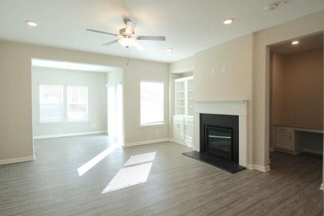 Building Photo - 2237 Pink Hawthorn Dr
