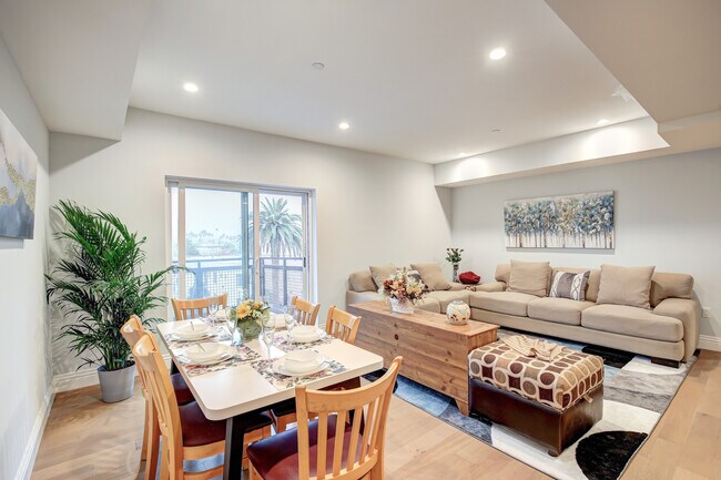 Building Photo - 2939 Leeward Ave