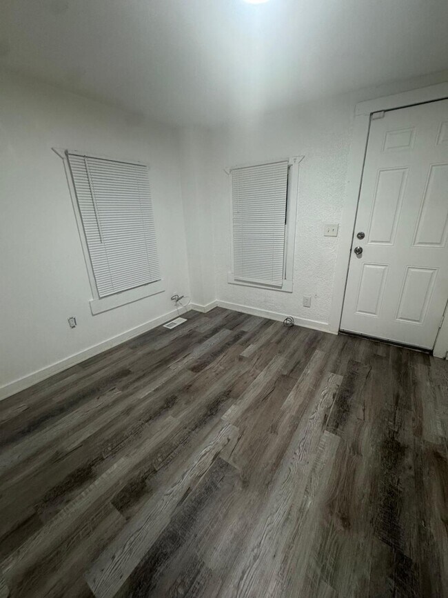 Building Photo - 455 Irwin Ave