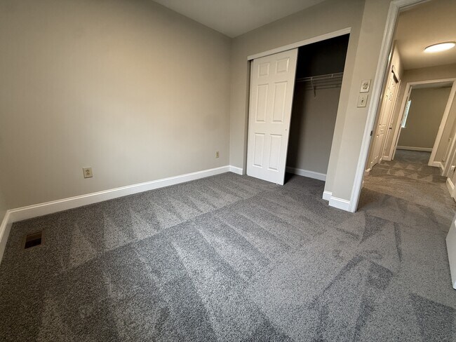 Building Photo - 214 Nicole Way