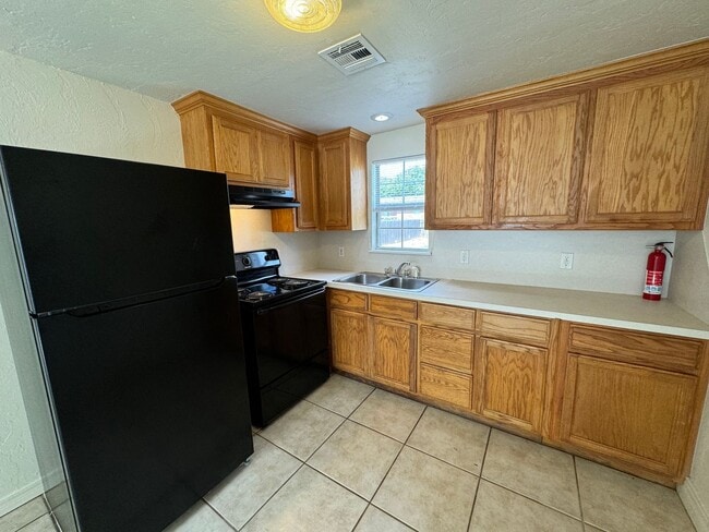 Building Photo - 2 bed with 1 bath home for rent in Norman....