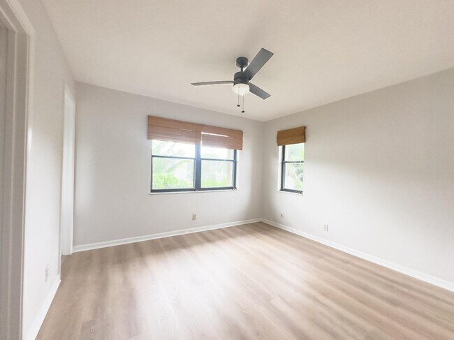 Building Photo - 115 N Palmway