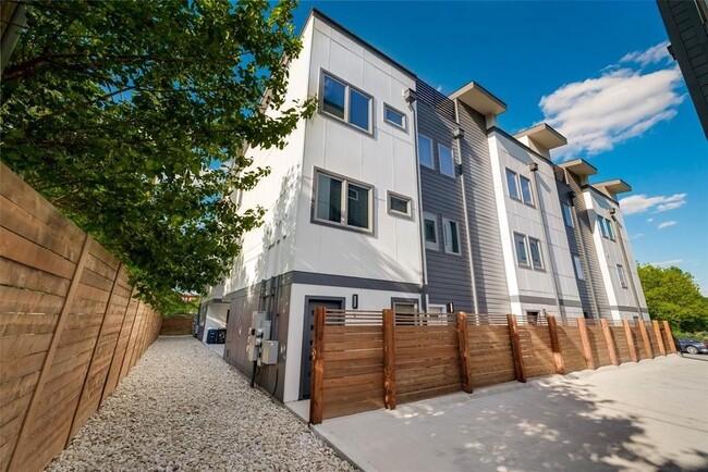 Building Photo - 1118 Galveston Ave
