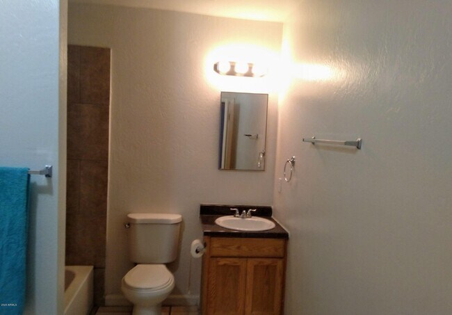 Building Photo - 2133 W Adams St