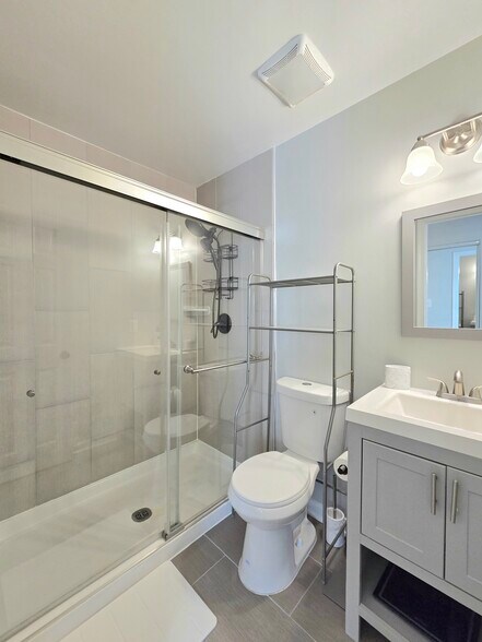 Building Photo - 5407 Leeway Ct