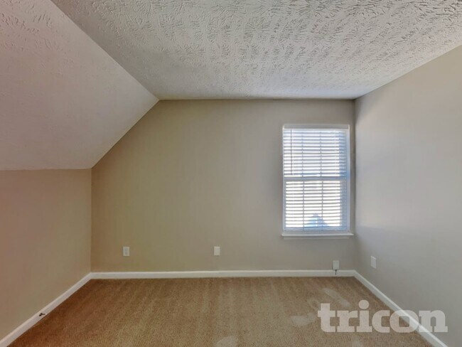 Building Photo - 4028 Deer Run Trce