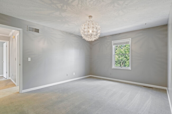 Building Photo - 4690 Lindbergh Dr