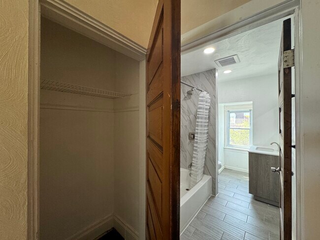 Building Photo - 505 Cato St