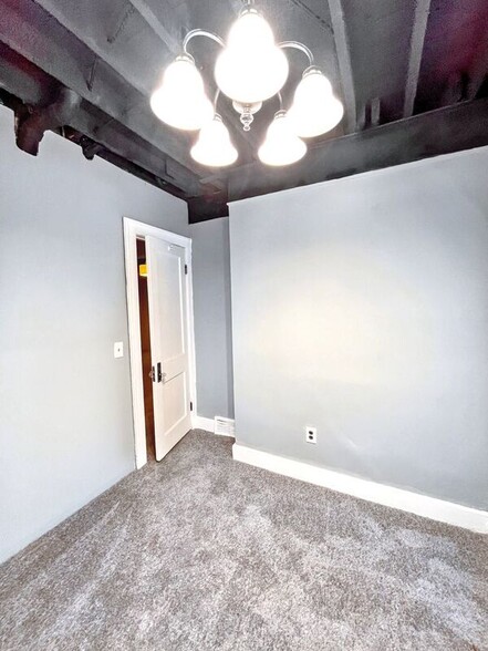 Building Photo - 116 E Great Lakes St