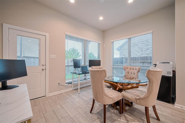Building Photo - 7031 House Wren Ct