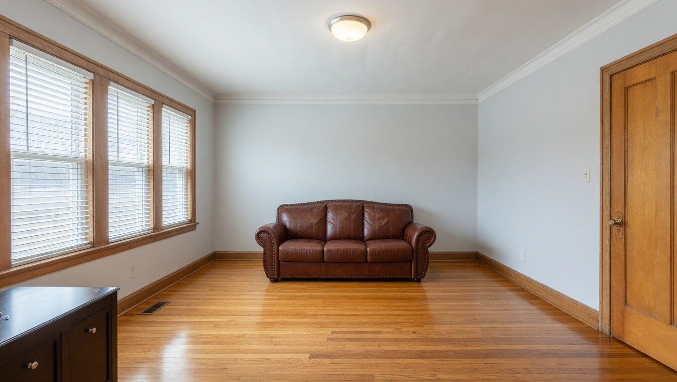 Building Photo - 3214 N Linder Ave