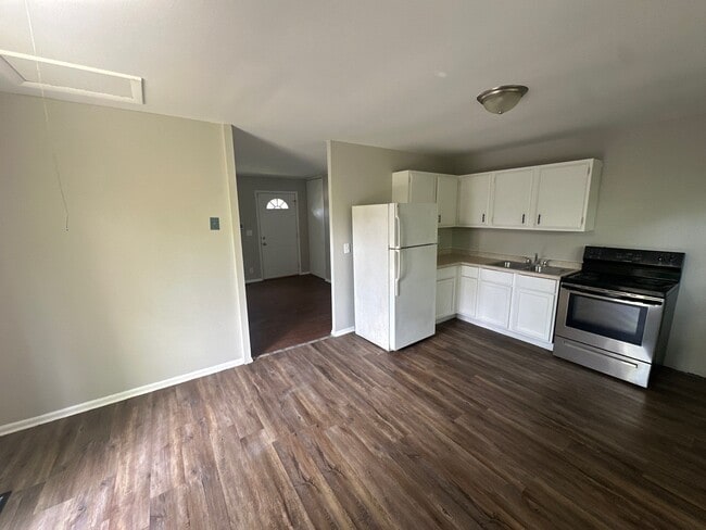Building Photo - 8315 Meadowlark Dr