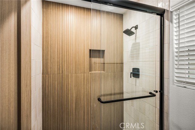 Building Photo - 2565 Santa Ana Ave