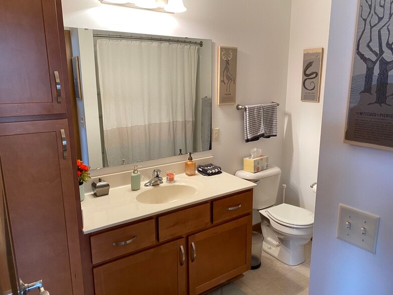 Building Photo - 1917 Monroe St