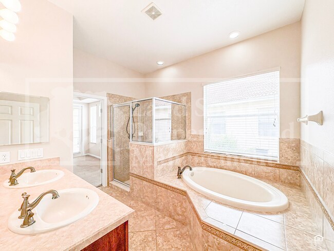 Building Photo - 1762 Altavista Cir