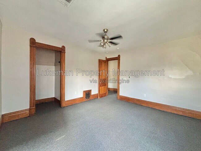 Building Photo - 605 W Kalamazoo Ave